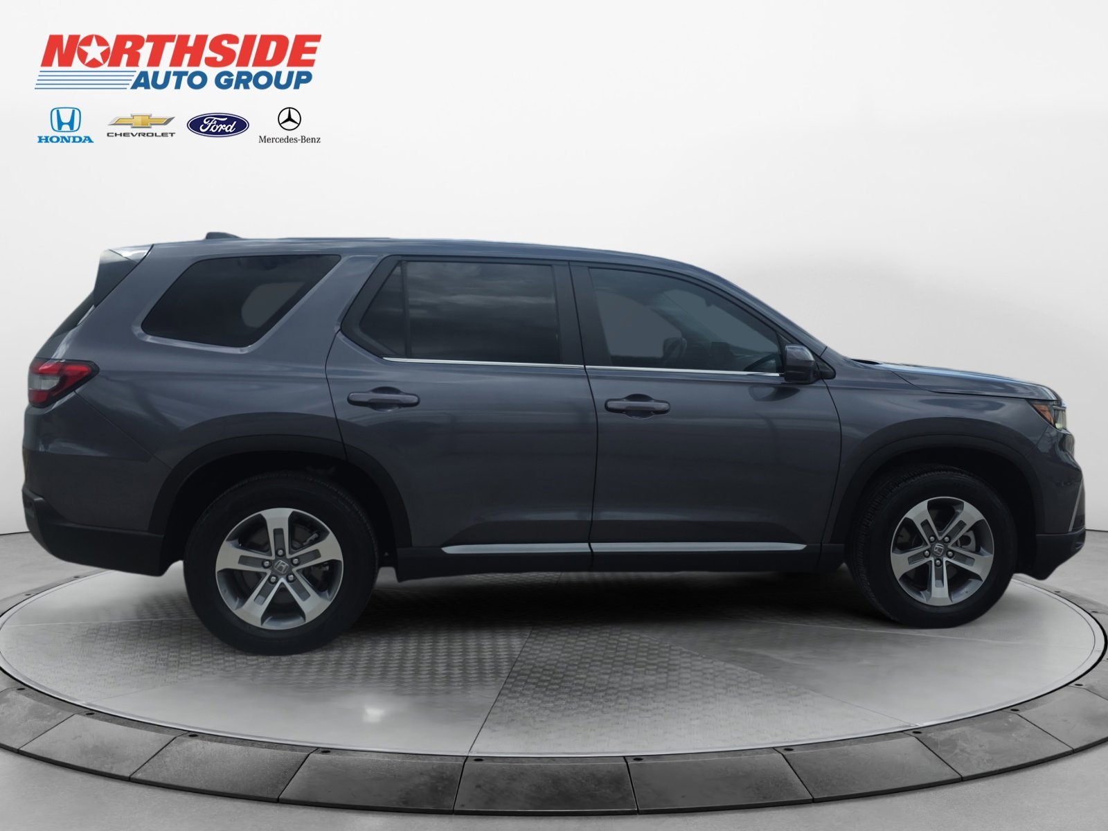 Used 2024 Modern Steel Metallic Honda EX-L 8 Passenger image 8