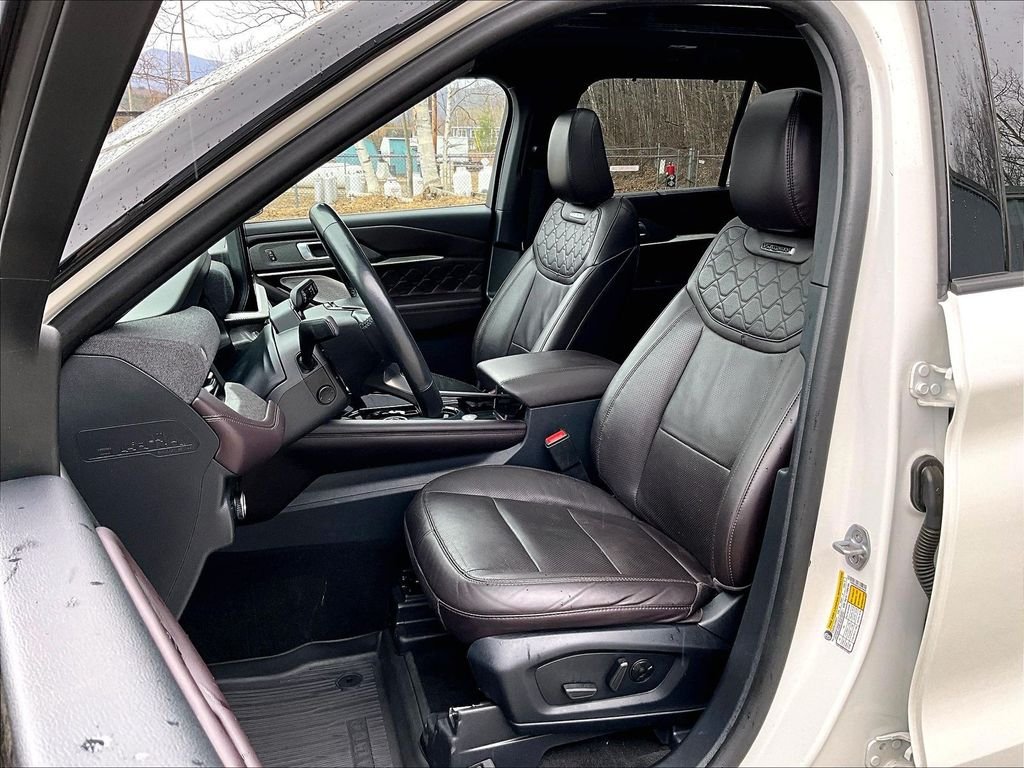 Used 2025 Star White Metallic Tri-Coat Ford Platinum image 10