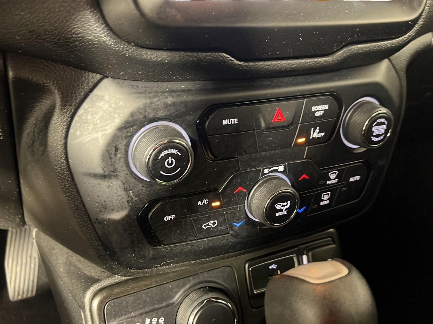 Used 2022 Graphite Gray Jeep Latitude image 21