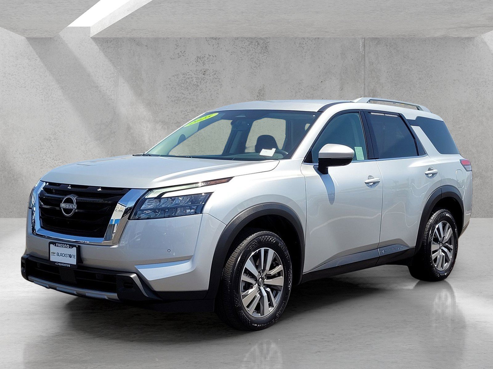2025 Nissan Pathfinder SL - Photo 9