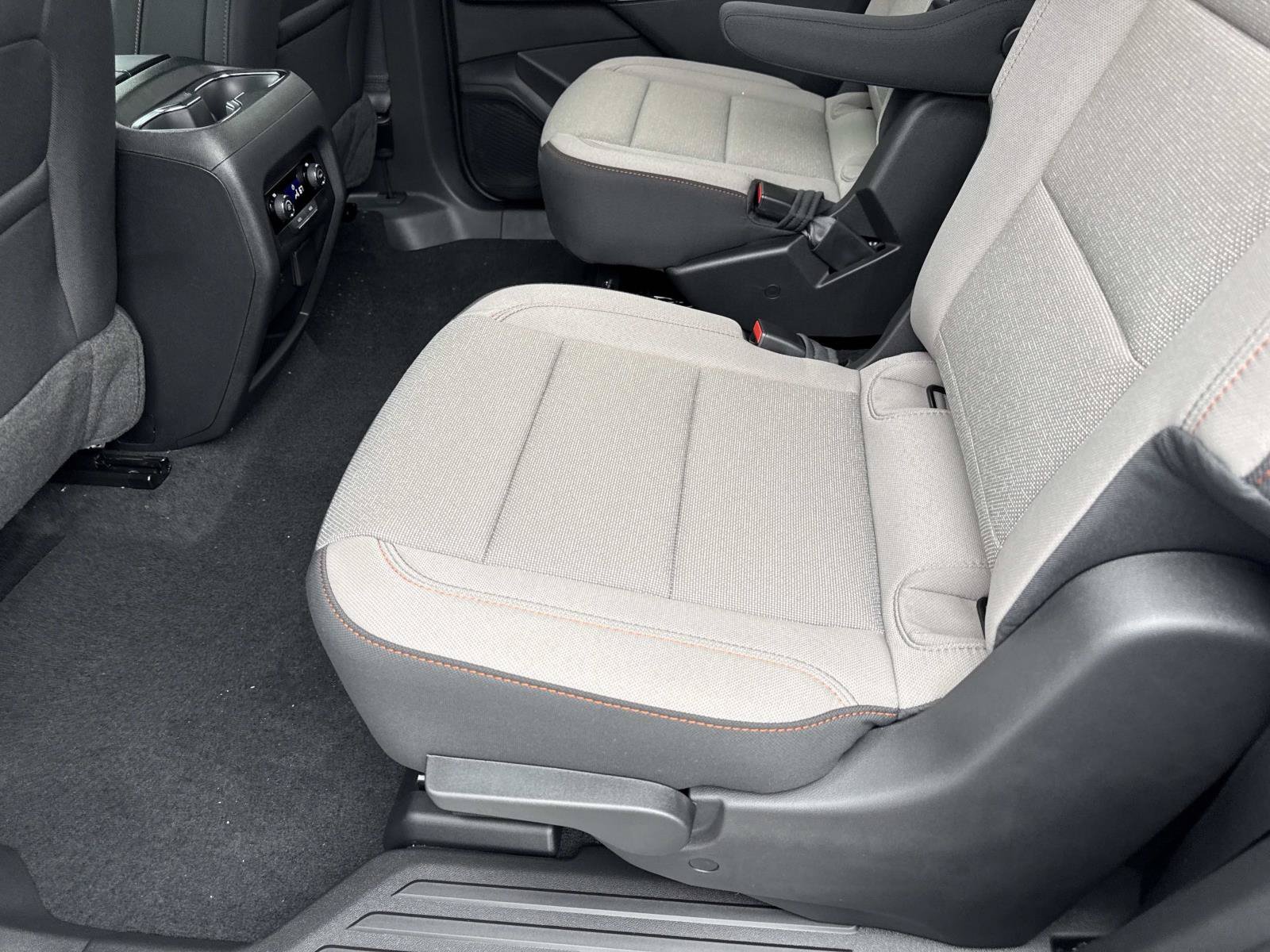 2027 Chevrolet Traverse LT - Photo 10