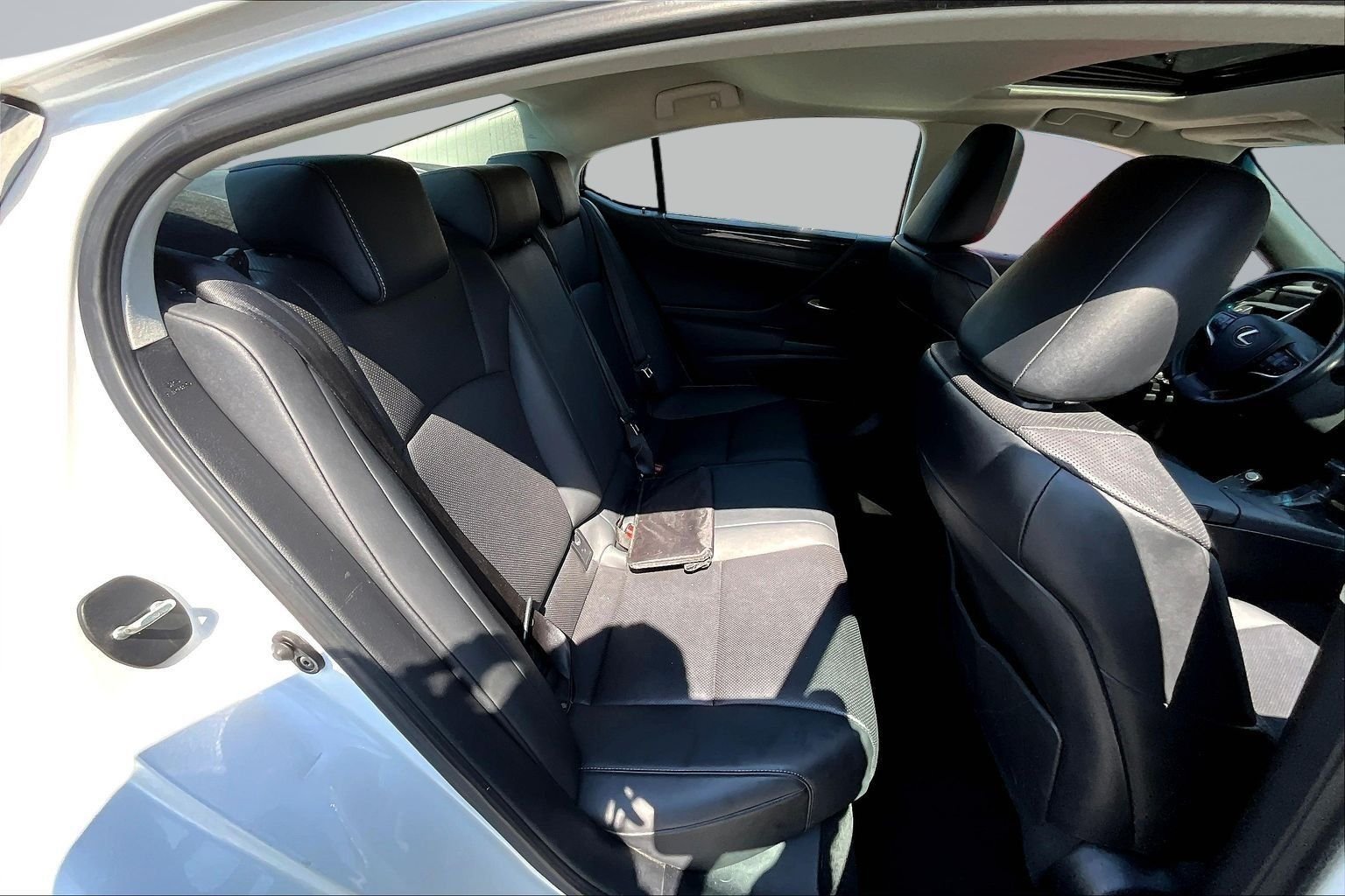 Used 2019 White Lexus 350 image 26