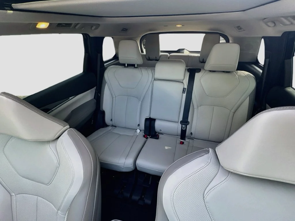 New 2027 RADIANT WHITE INFINITI Luxe FWD image 23
