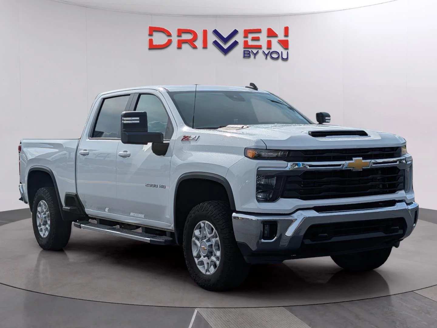 Used 2024 Summit White Chevrolet LT image 8