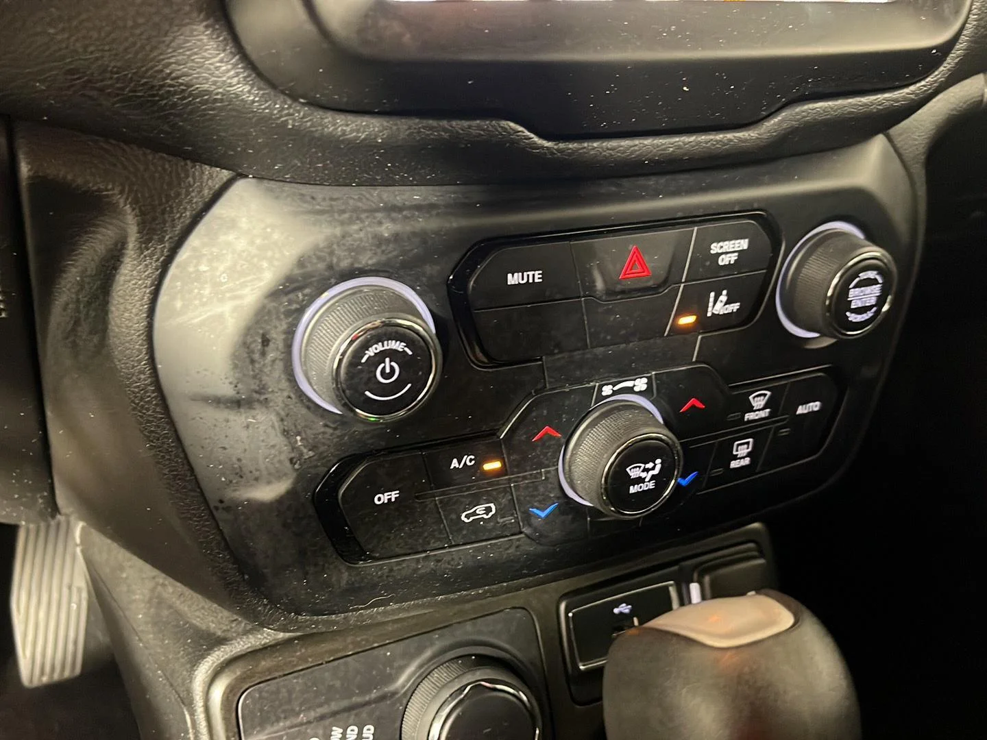 Used 2022 Graphite Gray Jeep Latitude image 21