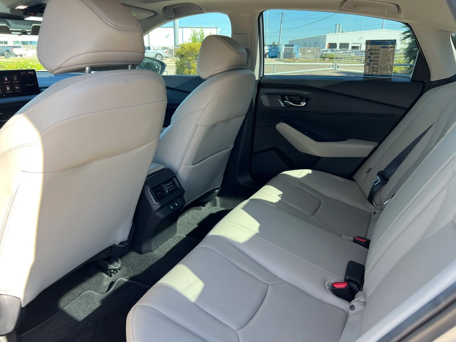 Used 2025  Honda EX-L image 18