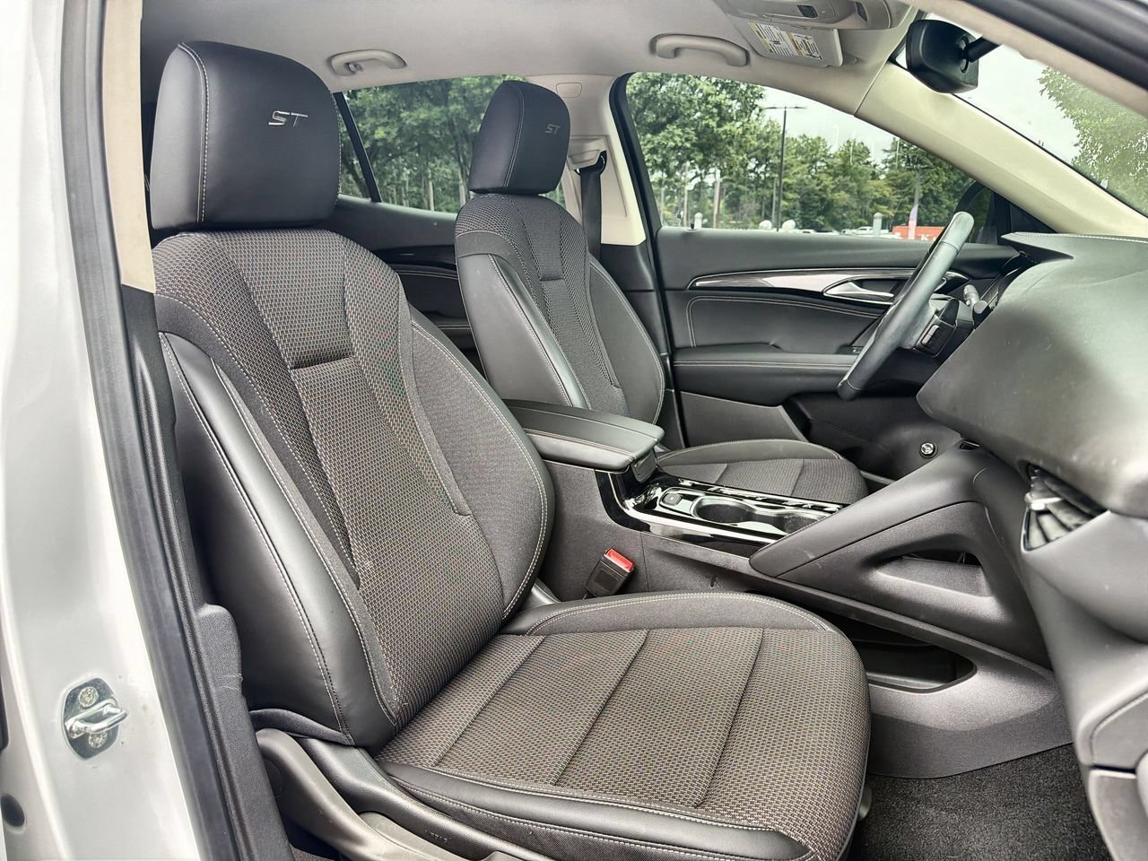 Used 2023 Summit White Buick Preferred image 23