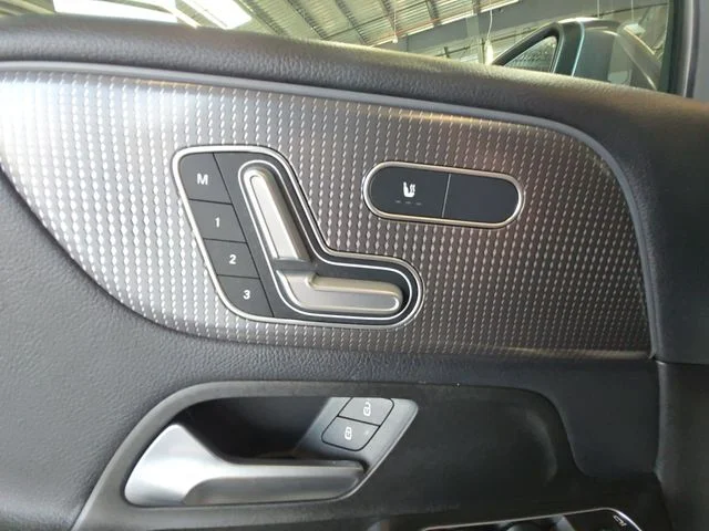 Used 2021 Gray Mercedes-Benz GLB 250 image 28