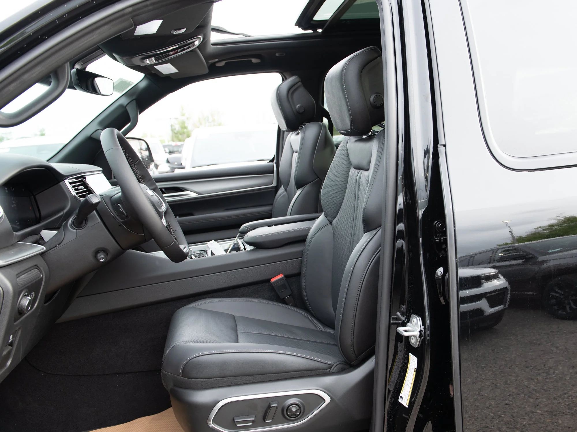 New 2026 Black Jeep Limited Reserve* 4x4, Head-Up Display, Pwr Boards, McIntosh Audio image 23