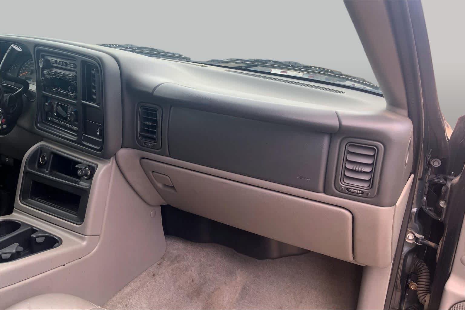 Used 2005 Dark Gray Metallic Chevrolet LT image 16