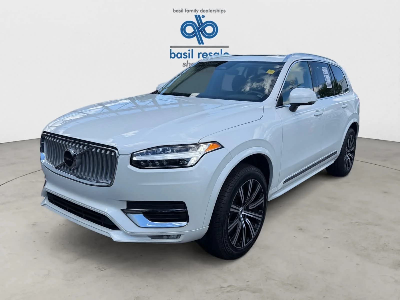 Used 2025 Crystal White Metallic Volvo Core image 2