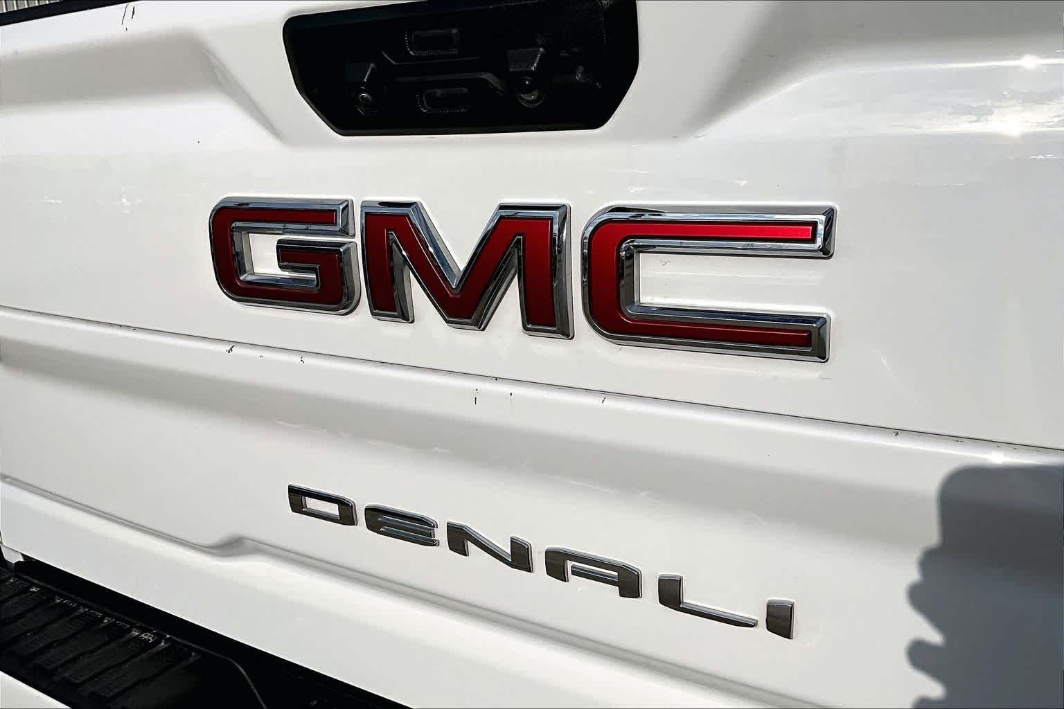 Used 2025 Summit White GMC Denali image 31