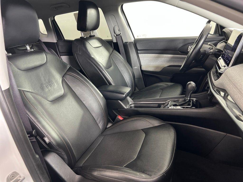 Used 2022 Bright White Clearcoat Jeep Latitude Lux image 20