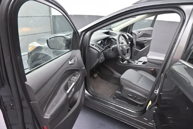 Used 2018 Gray Ford SE image 37