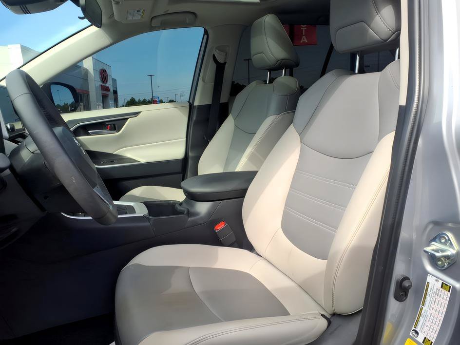 Used 2024 Silver Sky Metallic Toyota XLE Premium image 16