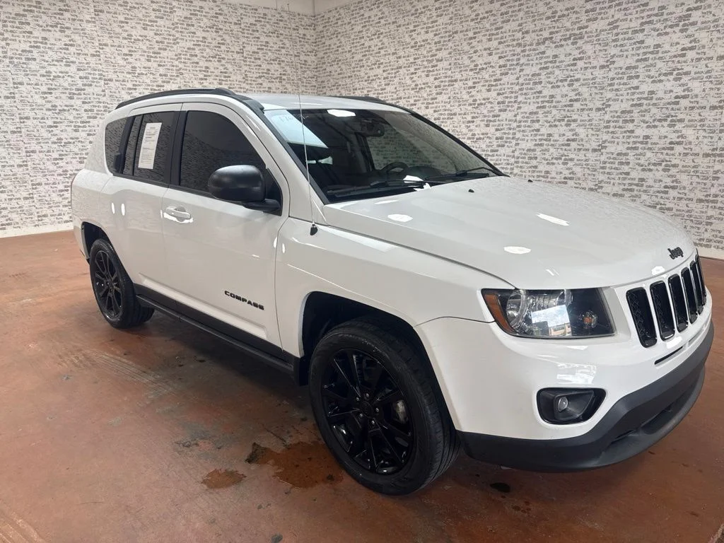 Used 2015 Bright White Clearcoat Jeep Sport image 9
