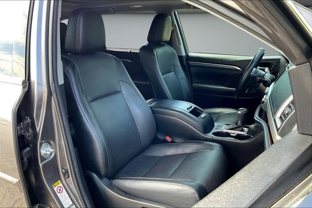 Used 2018 Gray Toyota Limited Platinum image 31