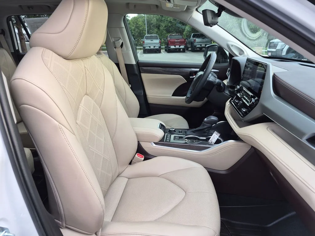 Used 2022  Toyota Platinum image 38