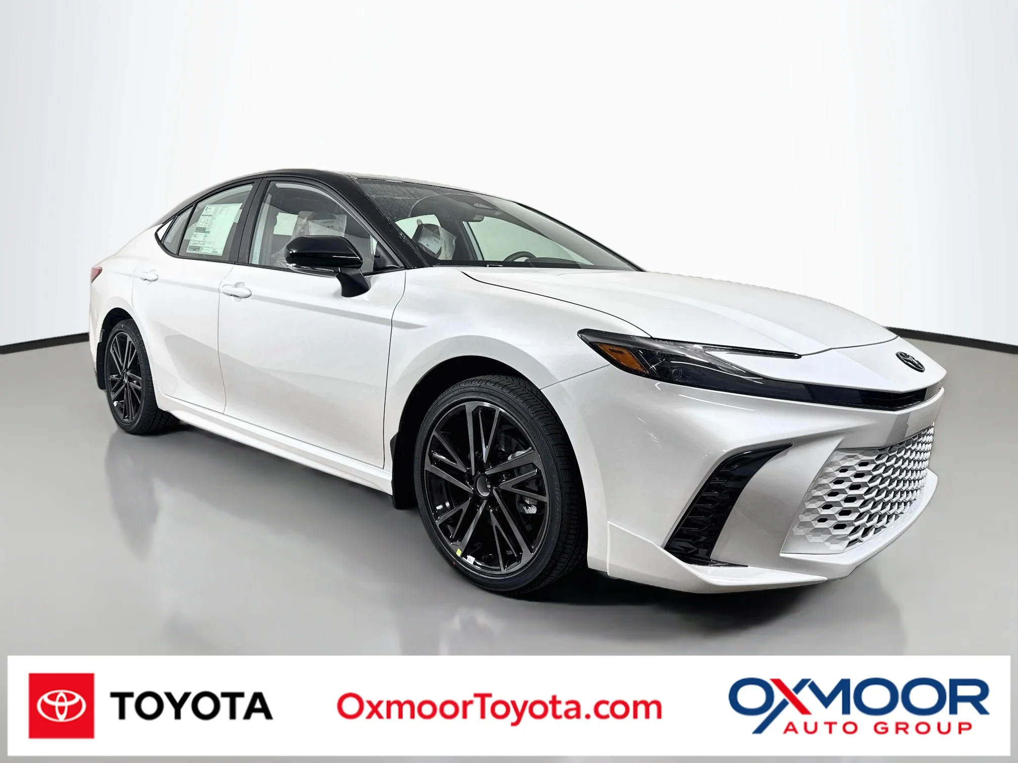 New 2027 Wind Chill Pearl with Midnight Black Metallic roof Toyota XSE image 1
