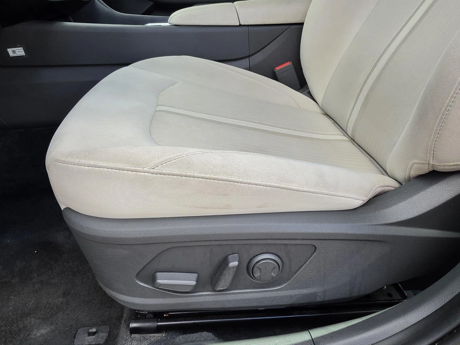 Used 2025 Abyss Black Hyundai SEL image 13