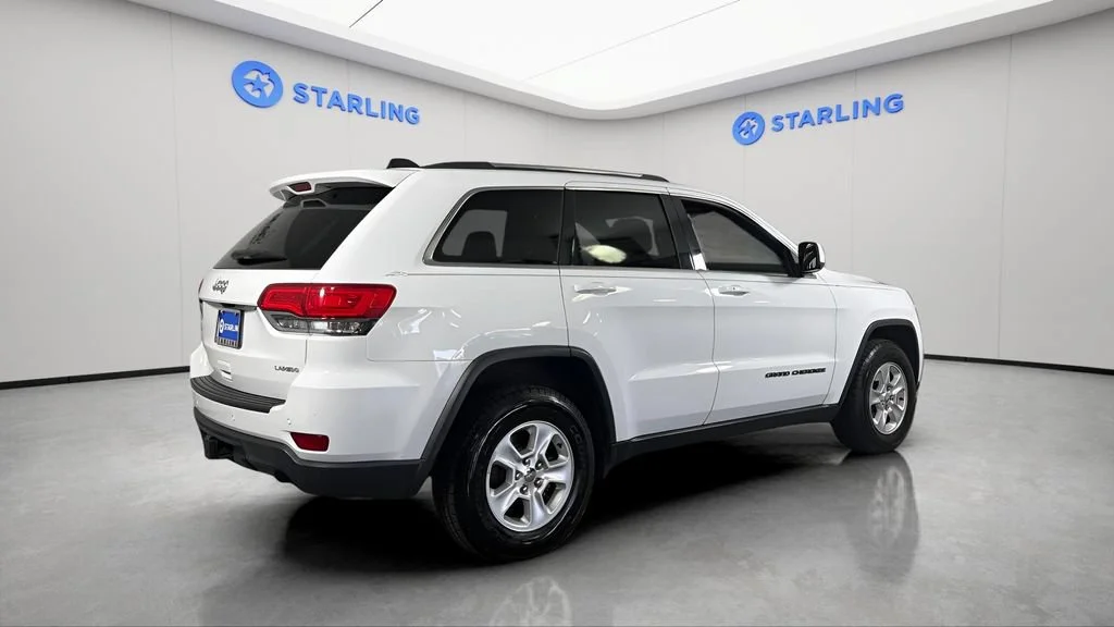Used 2017 White Jeep Laredo image 10
