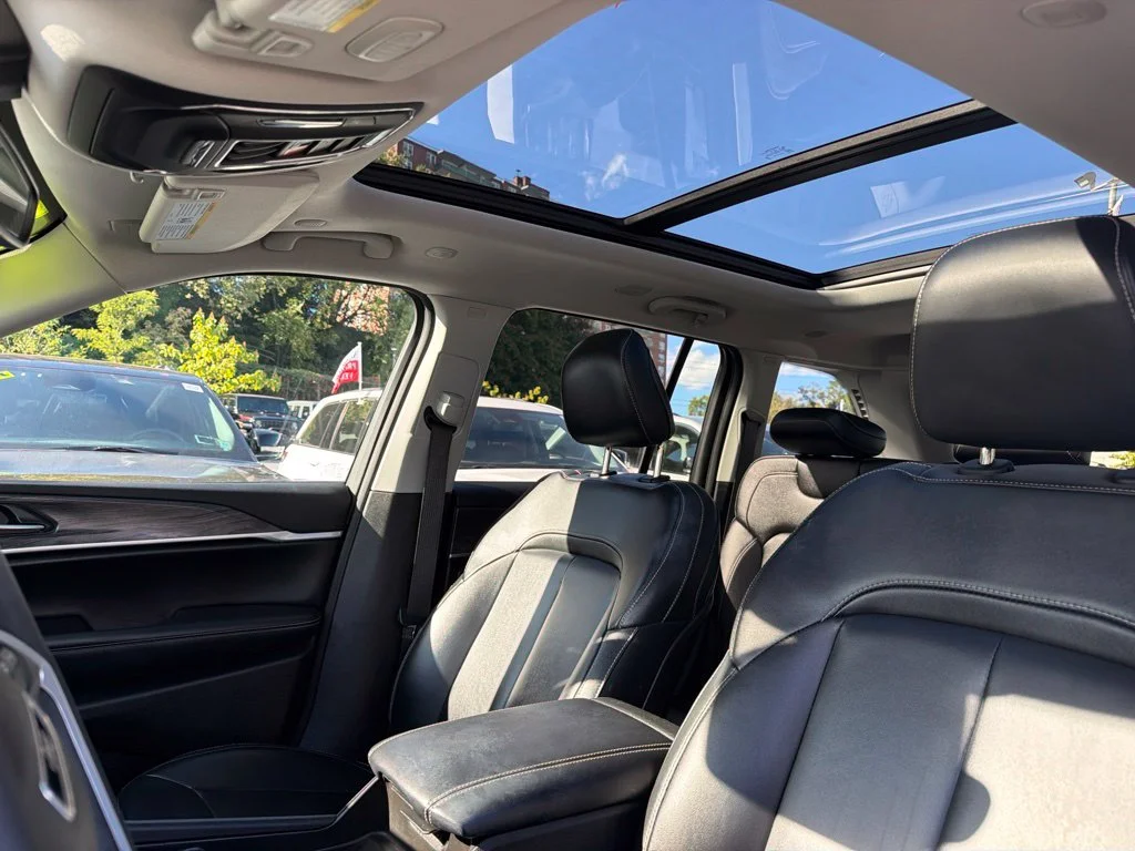 Used 2023 Black Jeep 4xe image 9
