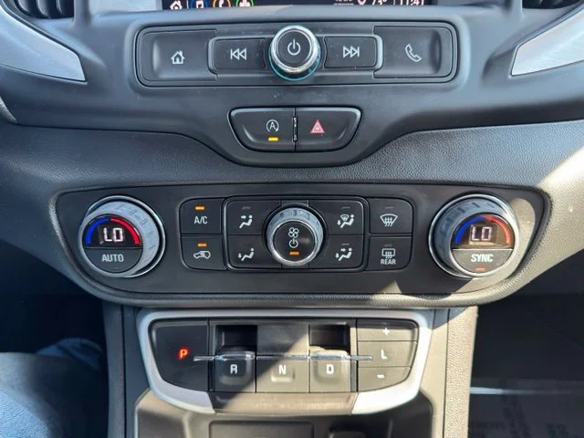 Used 2023 White GMC SLE image 28