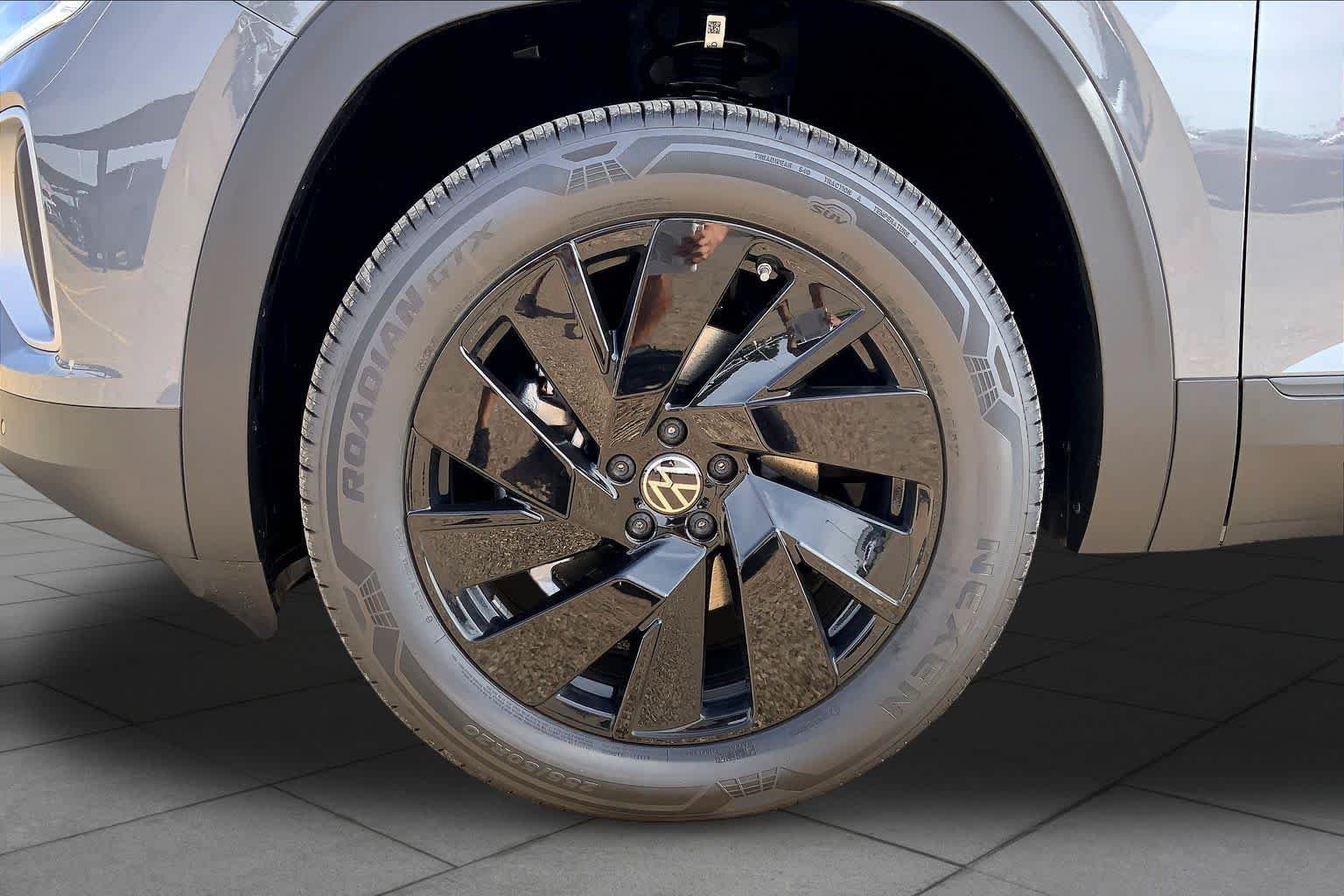 New 2026 Pure Gray Volkswagen 2.0T SE w/Technology image 12