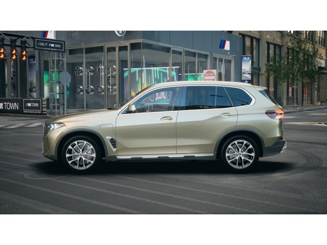 New 2026 Manhattan Green Metallic BMW xDrive50e image 4