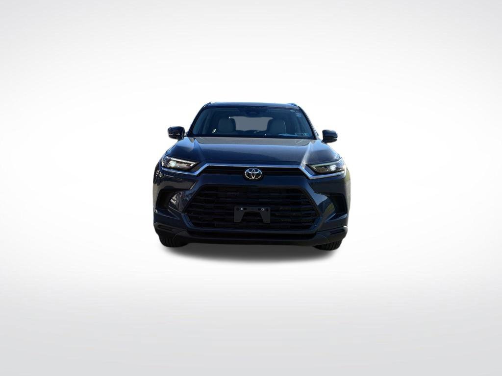 Used 2024 White Toyota XLE image 9