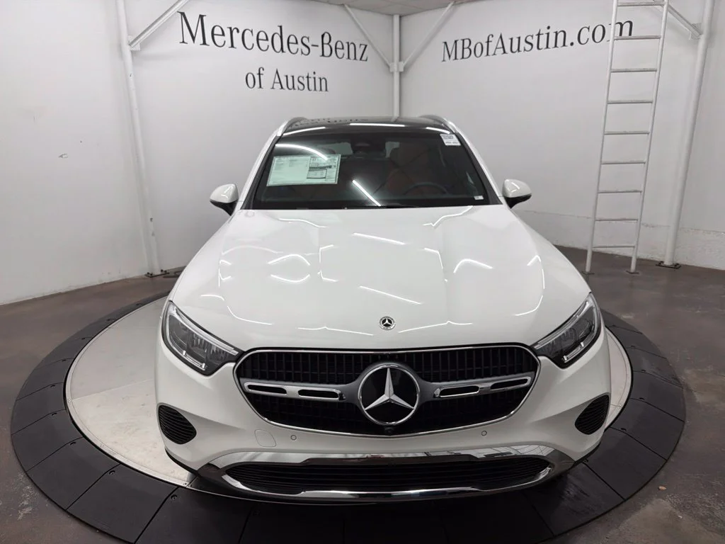 New 2027 White Mercedes-Benz GLC 300 image 2