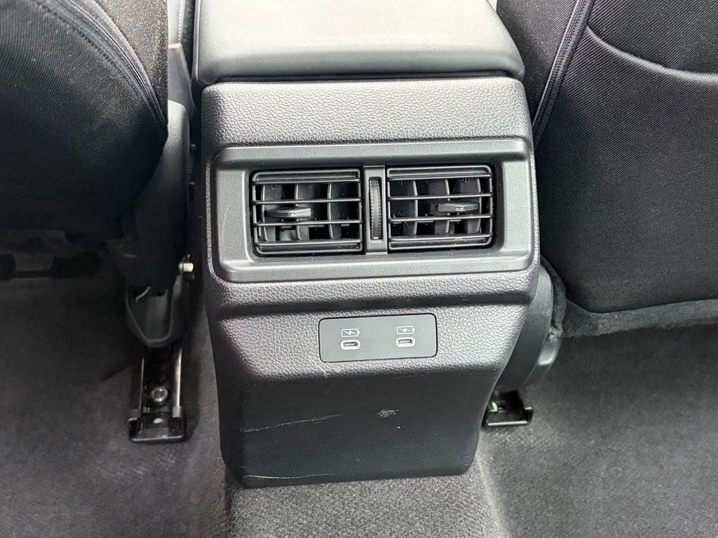 Certified Used 2025 Solar Silver Metallic Honda SE image 8