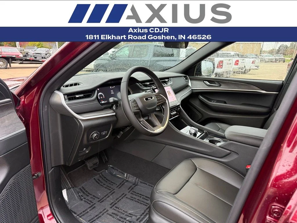 New 2025 Velvet Red Pearl-Coat Exterior Paint Jeep Limited image 15