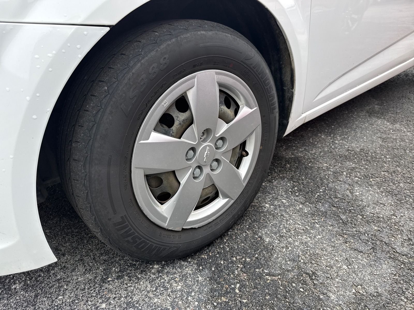Used 2014 Summit White Chevrolet LS image 8
