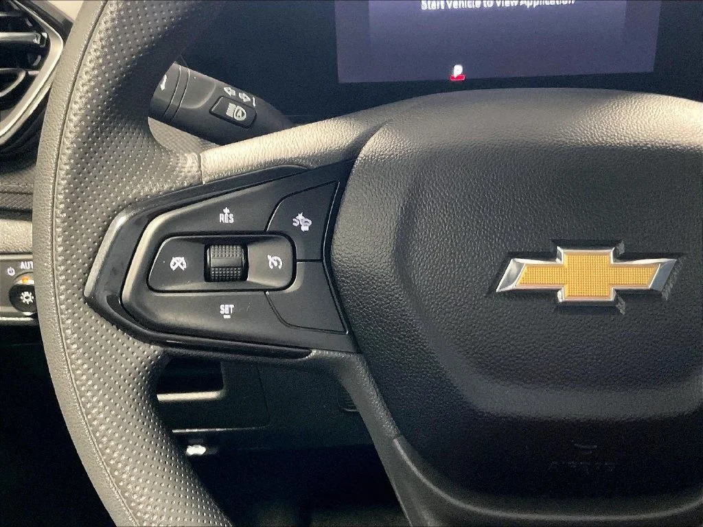 Used 2025 White Chevrolet LT image 22