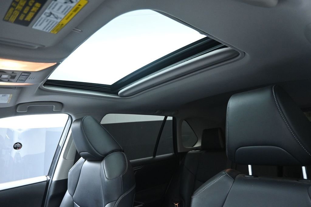 Used 2019 Black Toyota XLE Premium image 22