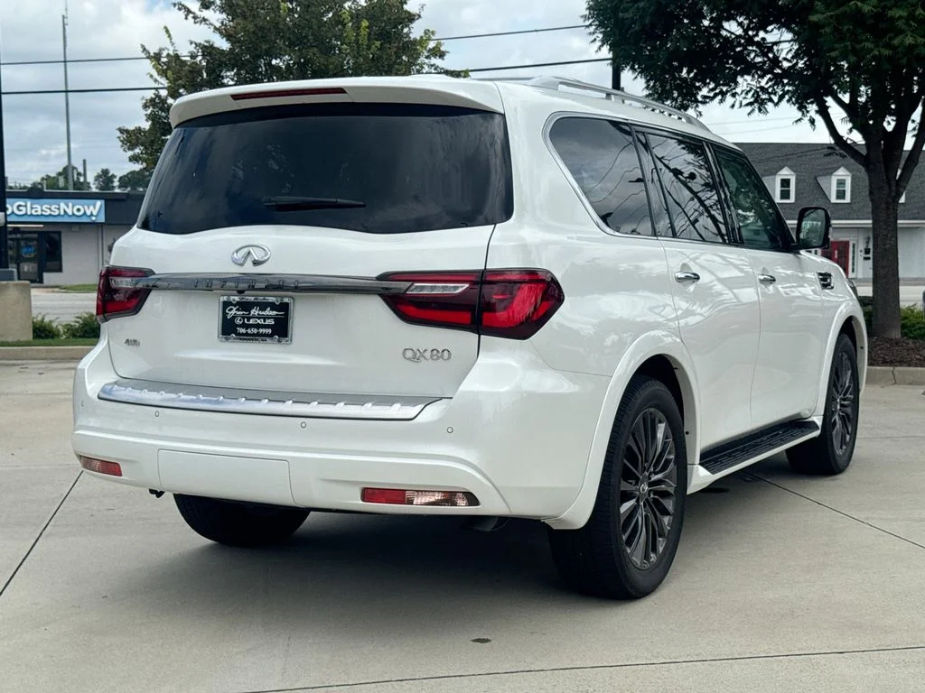Used 2023 White INFINITI Premium Select image 8