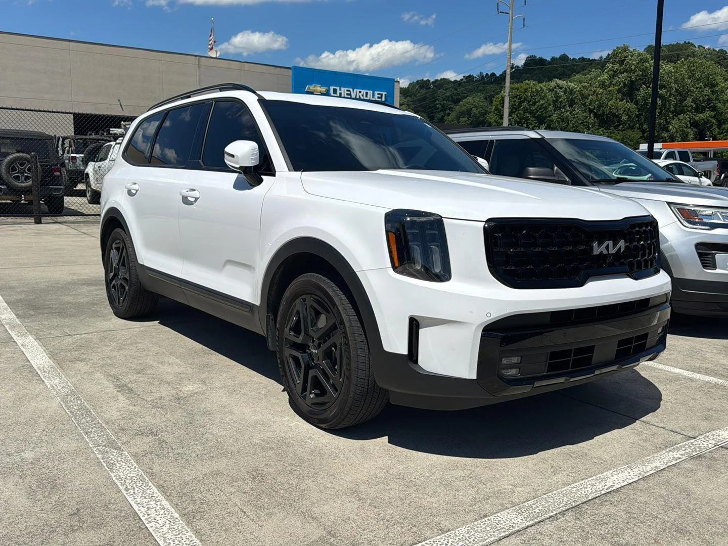 Used 2024 WHITE KIA  image 1