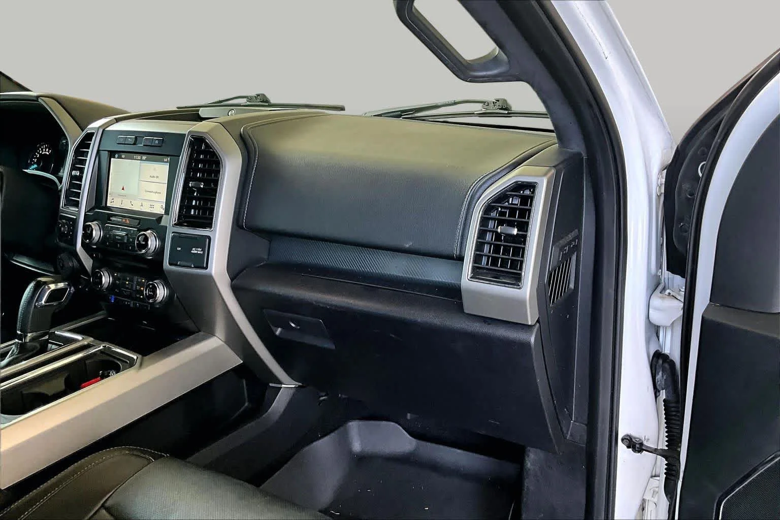 Used 2018 Oxford White Ford LARIAT image 18