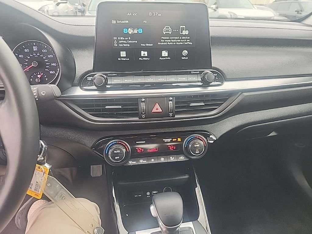 Used 2019 White Kia S image 23