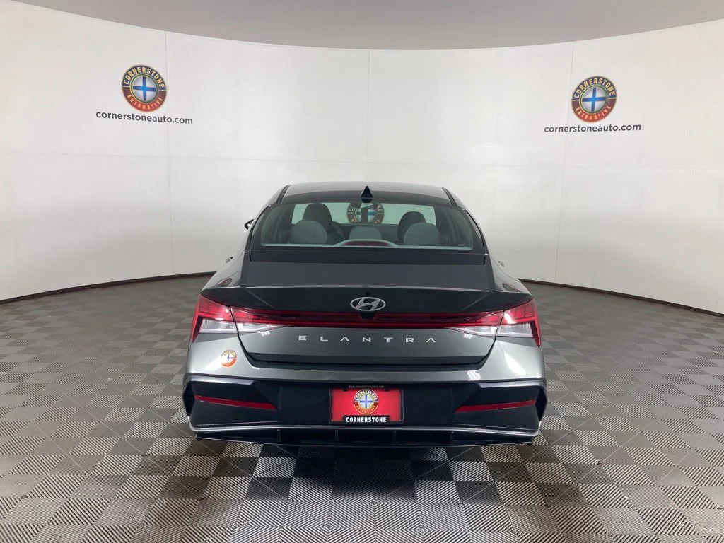 2025 Hyundai Elantra SEL - Photo 19