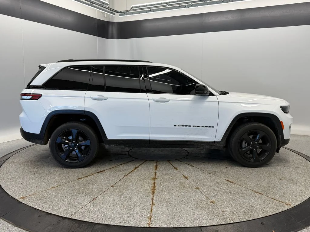 Certified Used 2023 White/off-white Jeep Altitude X image 12