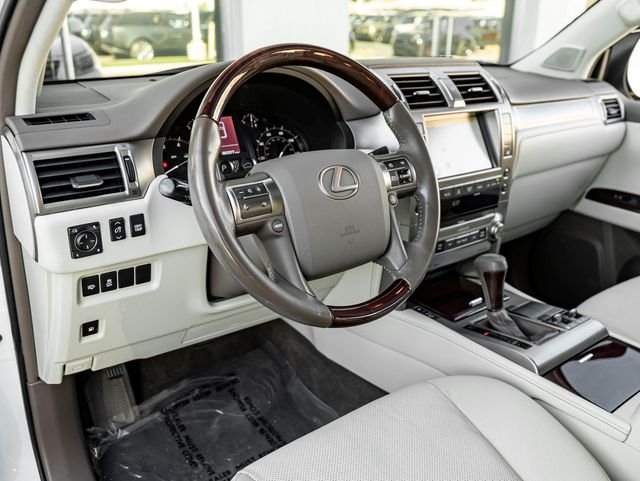 Used 2019 Starfire Pearl Lexus 460 image 16