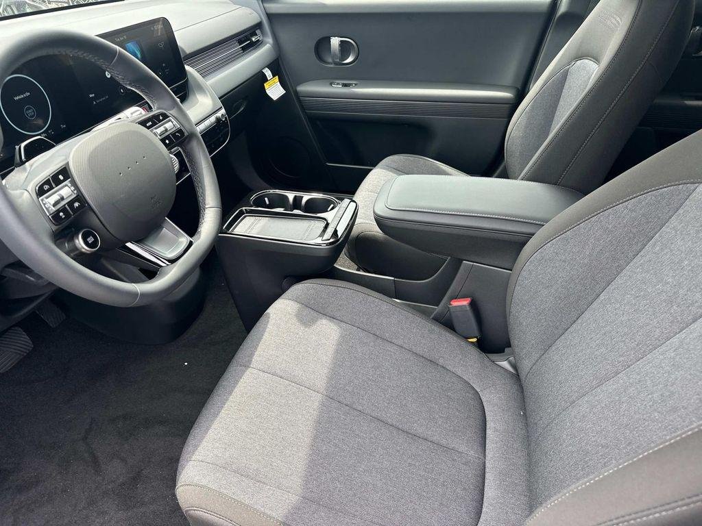 2025 Hyundai IONIQ 5 SE - Photo 11