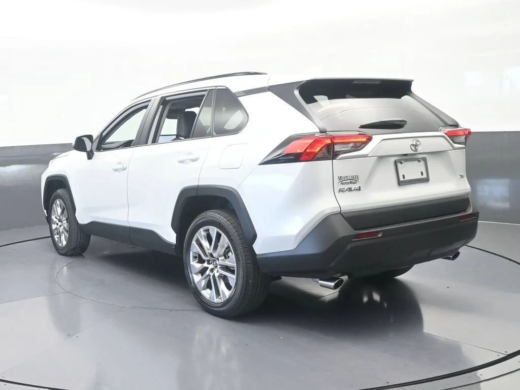 Used 2025 White Toyota XLE Premium image 4