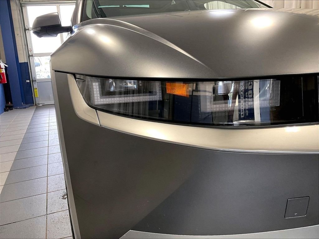 Used 2022 Gray Hyundai Limited image 33