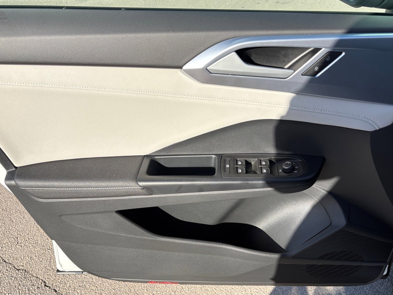 New 2026 Pure White Volkswagen SE image 27