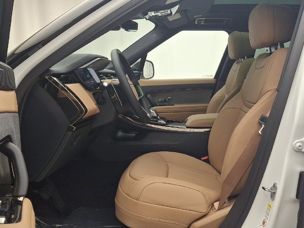 New 2027 Fuji White Land Rover SE image 10