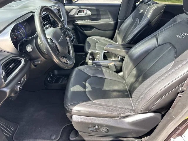 Used 2019 Black Chrysler Touring L Plus image 19
