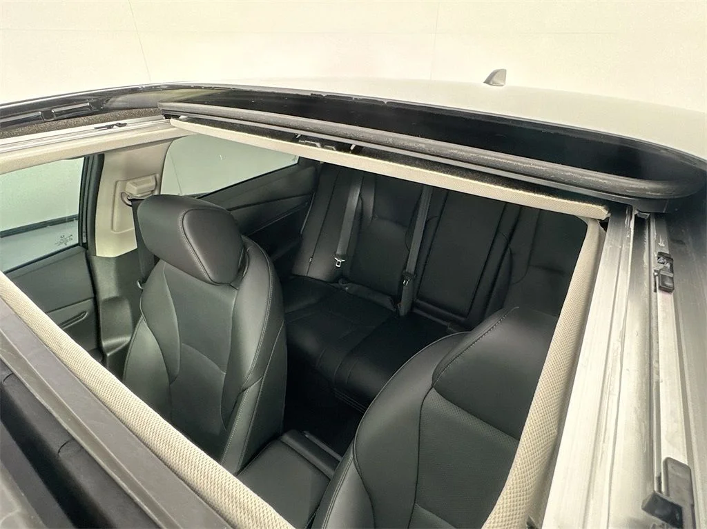 New 2026 Platinum White Pearl Honda Touring image 32